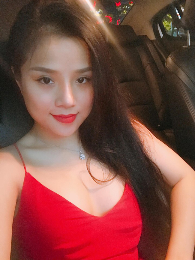 Hé lộ bạn gái siêu xinh của thủ môn Văn Lâm